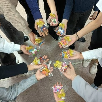 Новогодняя сказка ожила: мастер-класс по раскрашиванию лошадок для детей с ОВЗ!